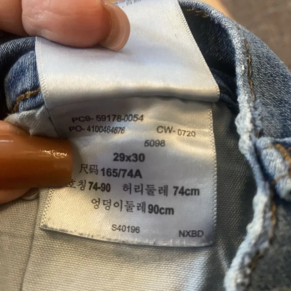 Signature Levi’s Mid Rise Straight Leg Jeans 29x30 Distressed - Picture 16 of 16